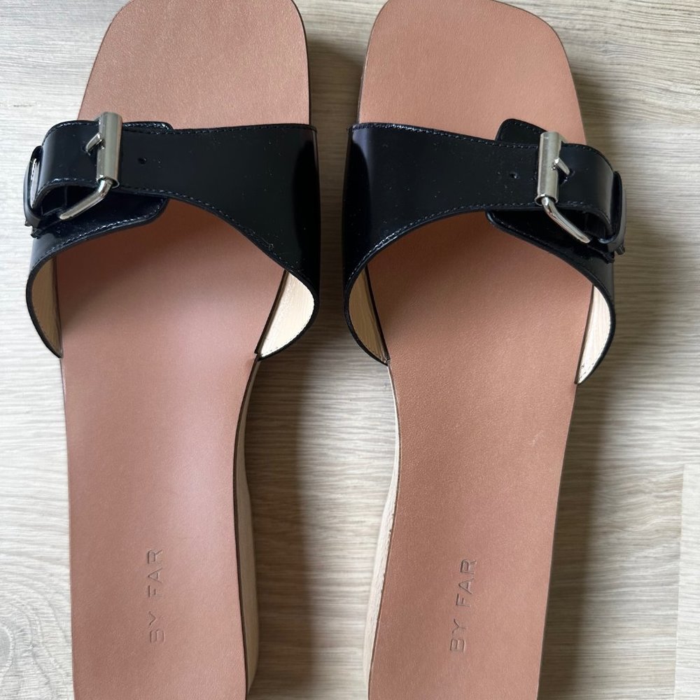 BY FAR - SAM BUCKLED SEMI PATENT LEATHER SLIDES - BLACK - SIZE 39